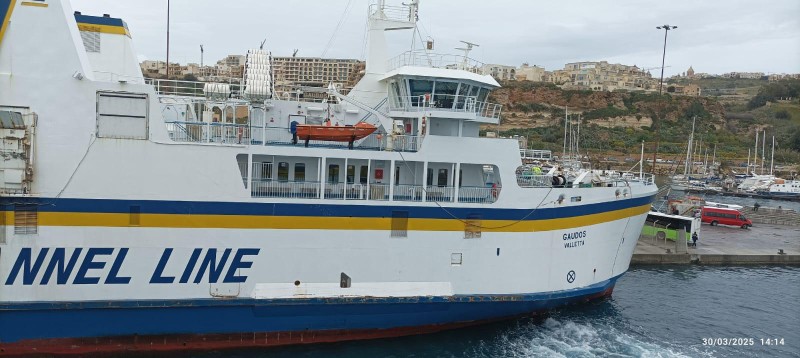 Le ferry Gozo Channel au port, assurant la liaison entre Malte et l'île de Gozo.